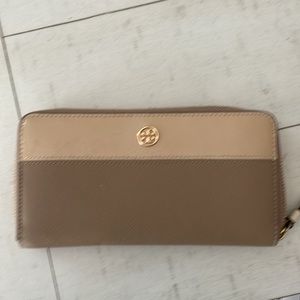 Tory Burch Robinson Color block zip wallet EUC